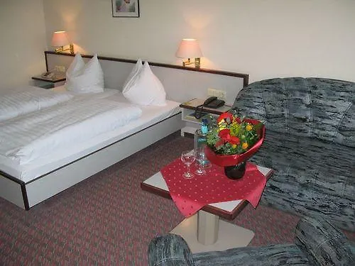 Hotel Rhoener Land Garni - Bed & Breakfast Oberthulba 4*,